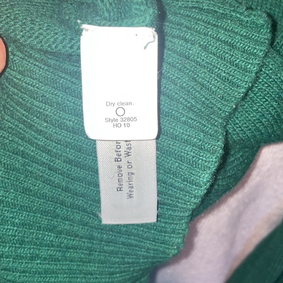 J. Crew Alexie Crewneck Sweater, Green, XS
Buttons on shoulder. Style #: 32805 - Picture 7 of 7